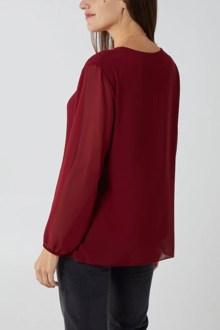 Pleated long sleeve top with necklace in Wine