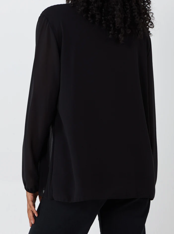 Black Long Sleeve Pleated Top with Necklace